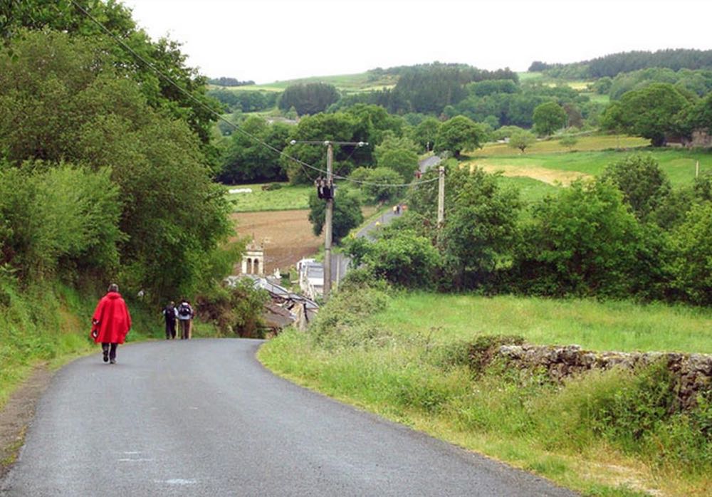 Aldea de piedra gallega en el Camino desde Sarria